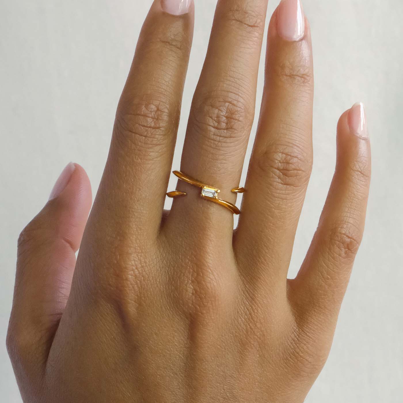 Dew Ring in Rhodium-Plated Sterling Silver
